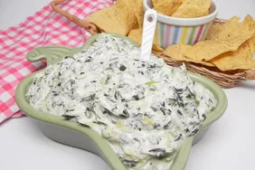 Slow Cooker Spinach-Artichoke Dip